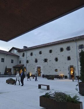 Reforma, rehabilitación y diseño de hotel en Gordexola, Bizkaia