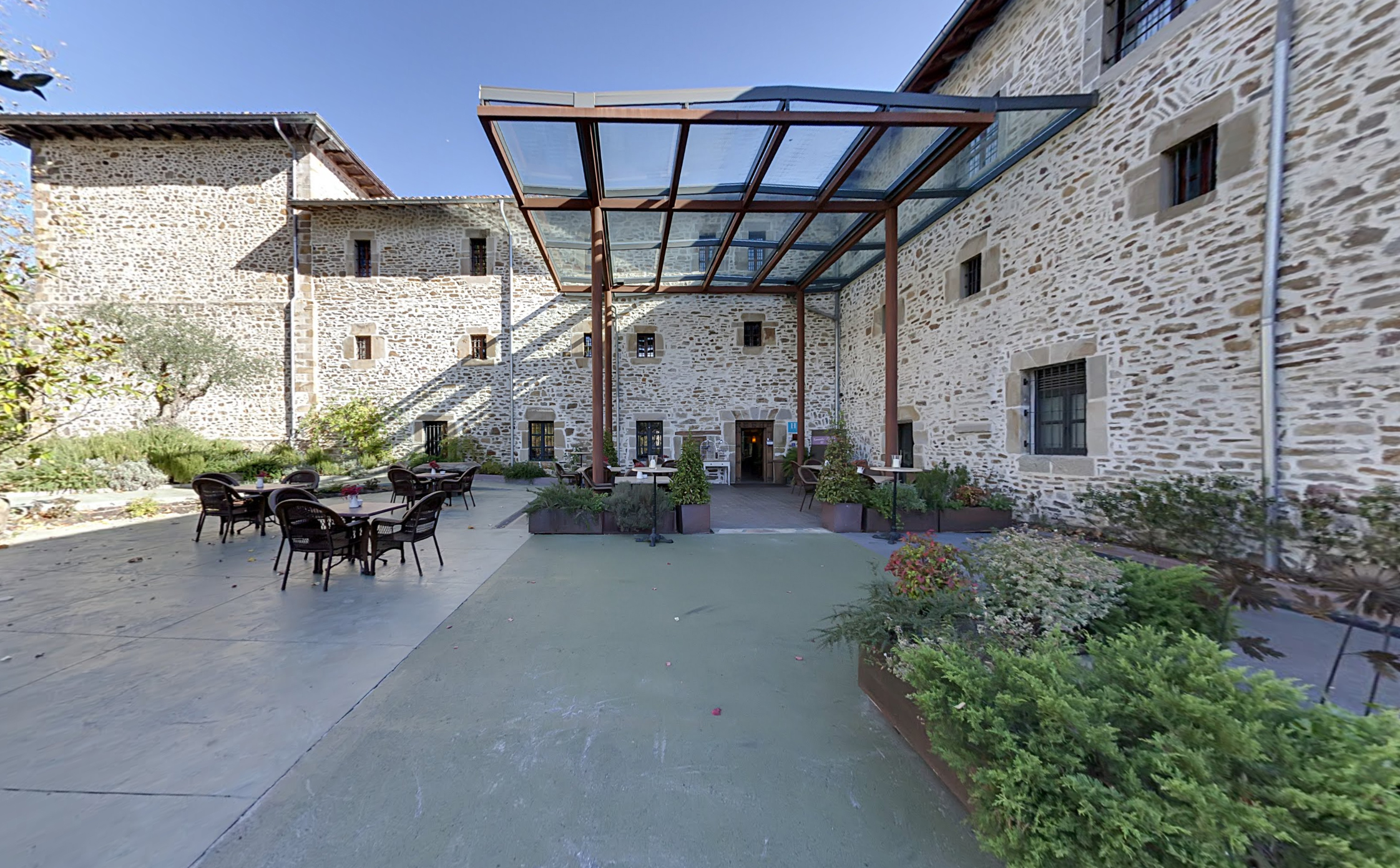 Reforma, rehabilitación y diseño de hotel en Gordexola, Bizkaia